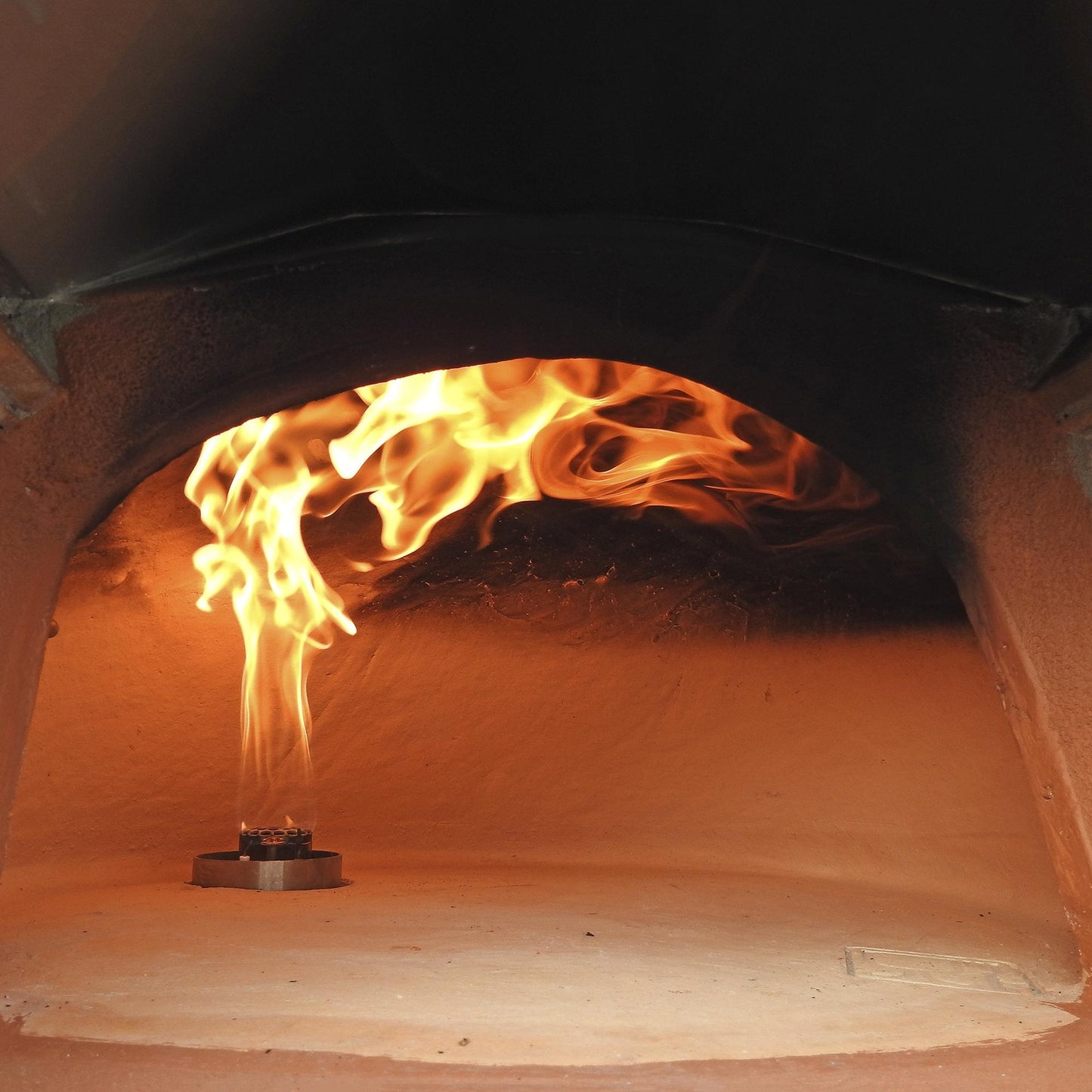 Horno Kitaway con quemador y base metálica Tuozi